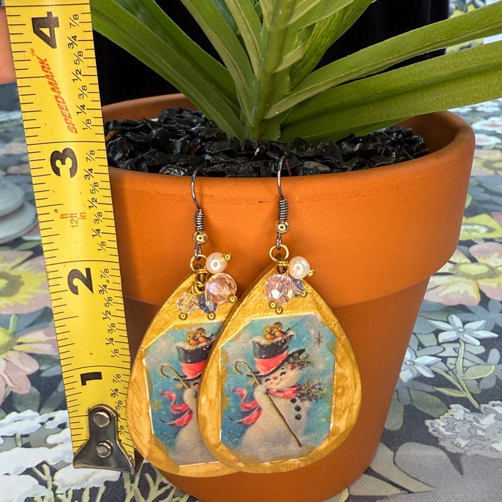 ⭐️Adorned Crown Jewelry assemblage Victorian Christmas pink snowman earrings - Picture 5 of 8